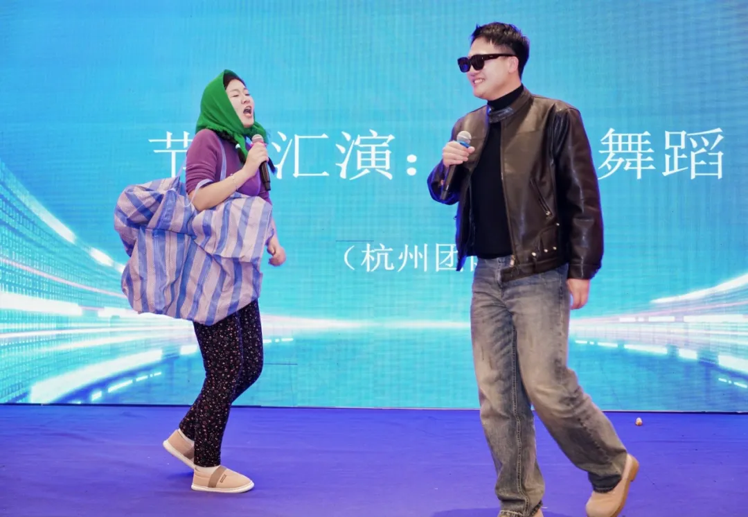 易查云年会晚宴抽奖合影